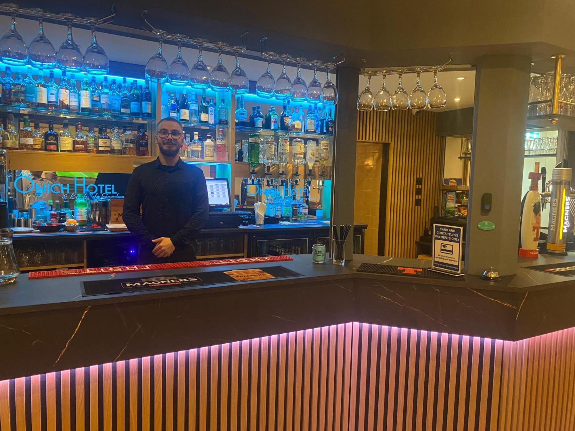 奥尼奇酒店 奥尼治 外观 照片
